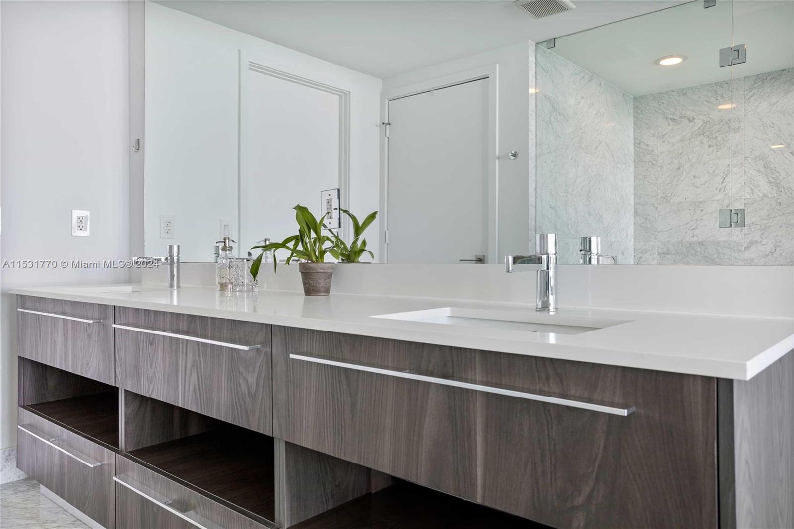 3131 NE 7th Ave 2004, Miami, Florida 33137, 3 Bedrooms Bedrooms, ,3 BathroomsBathrooms,Residential,For Sale,3131 NE 7th Ave 2004,A11531770