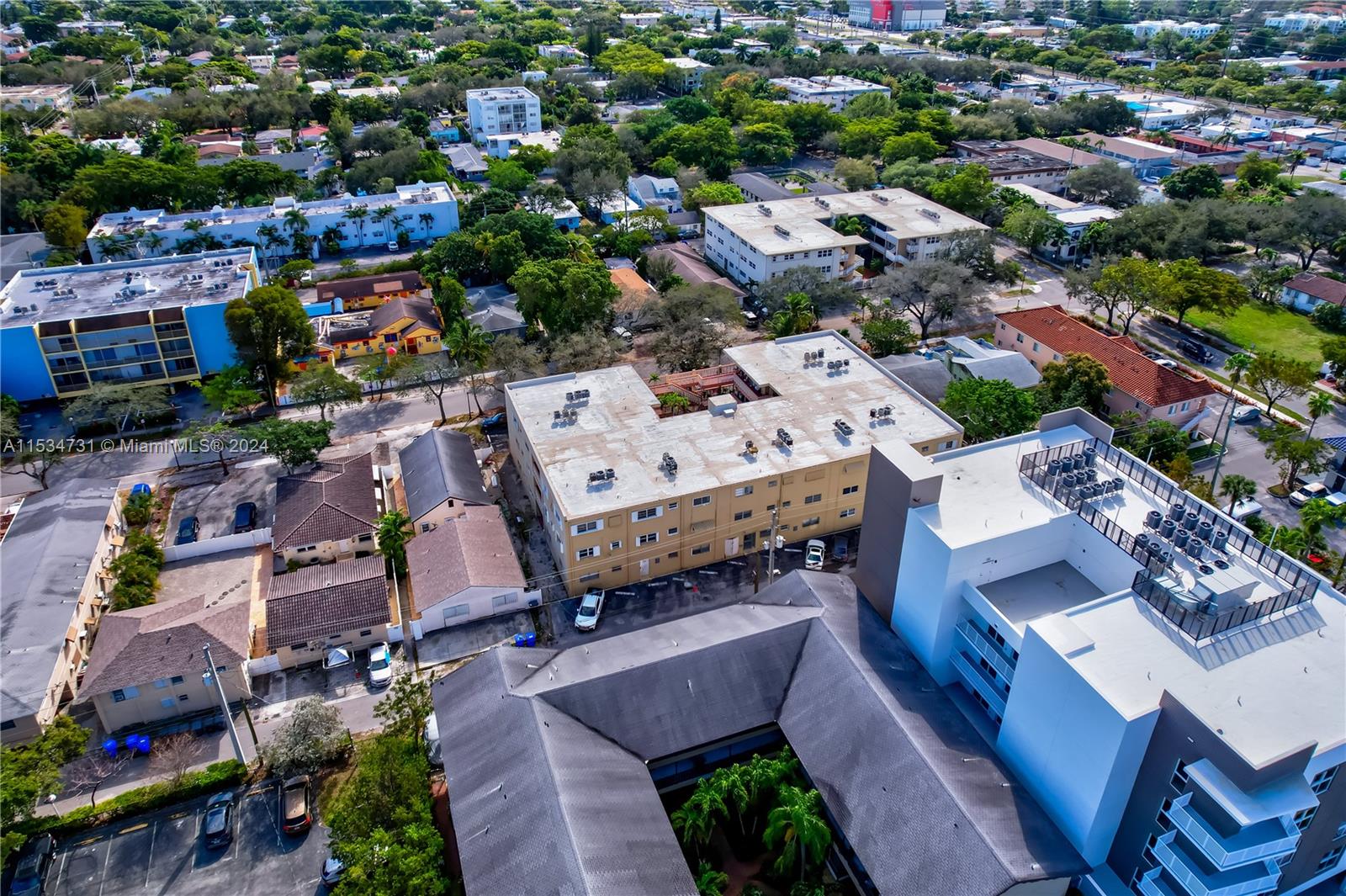 1943 Monroe St 310D, Hollywood, Florida 33020, 2 Bedrooms Bedrooms, ,1 BathroomBathrooms,Residential,For Sale,1943 Monroe St 310D,A11534731