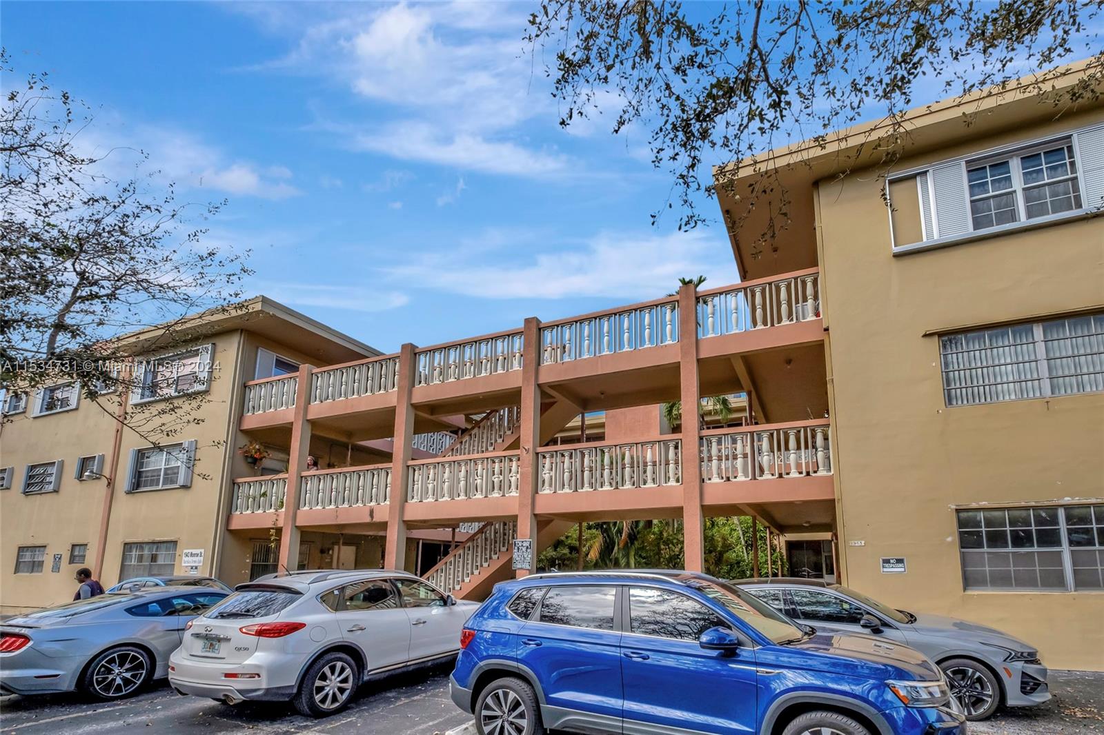 Boutique Building in the heart of Hollywood