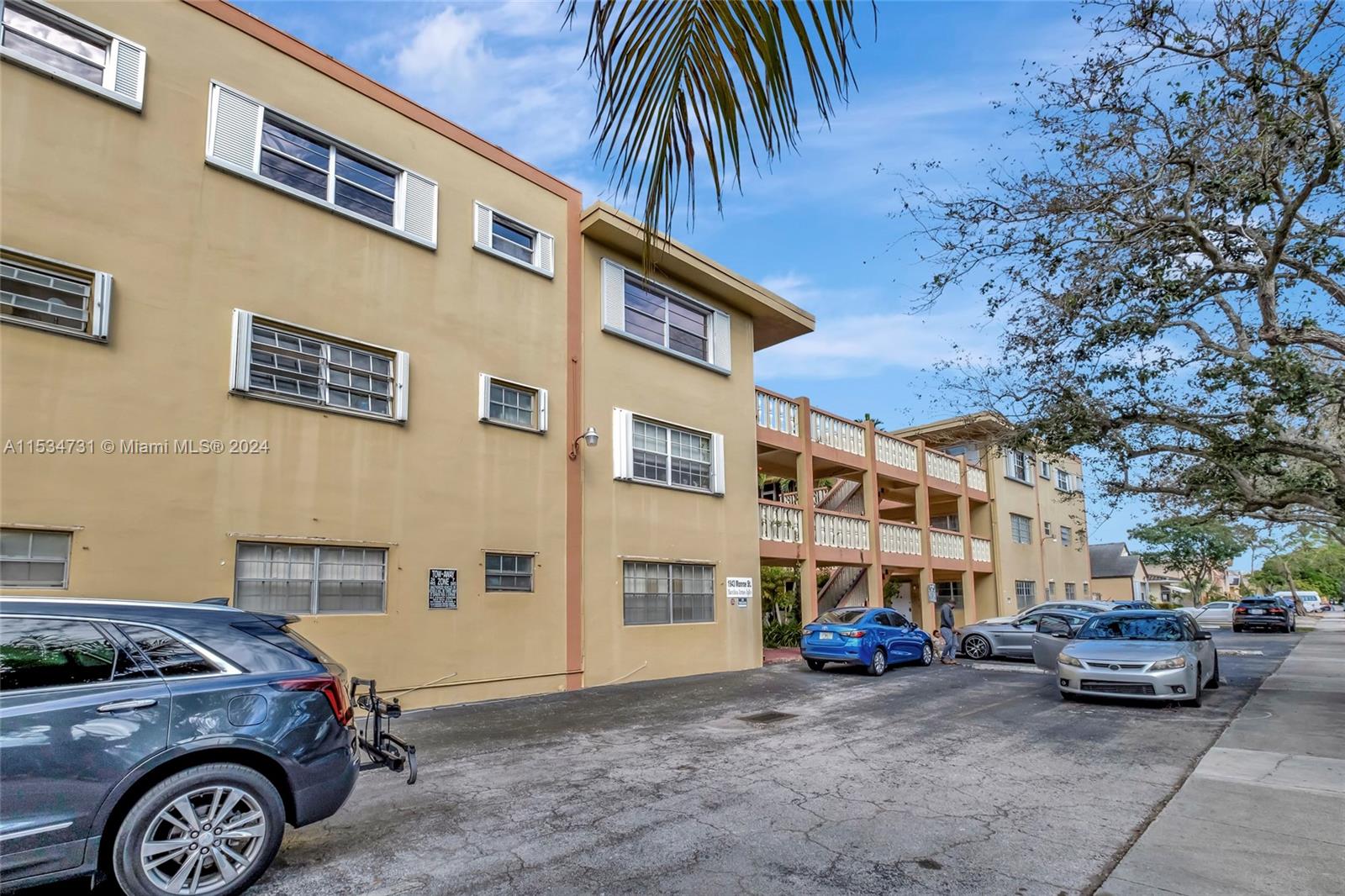 Boutique Building in the heart of Hollywood