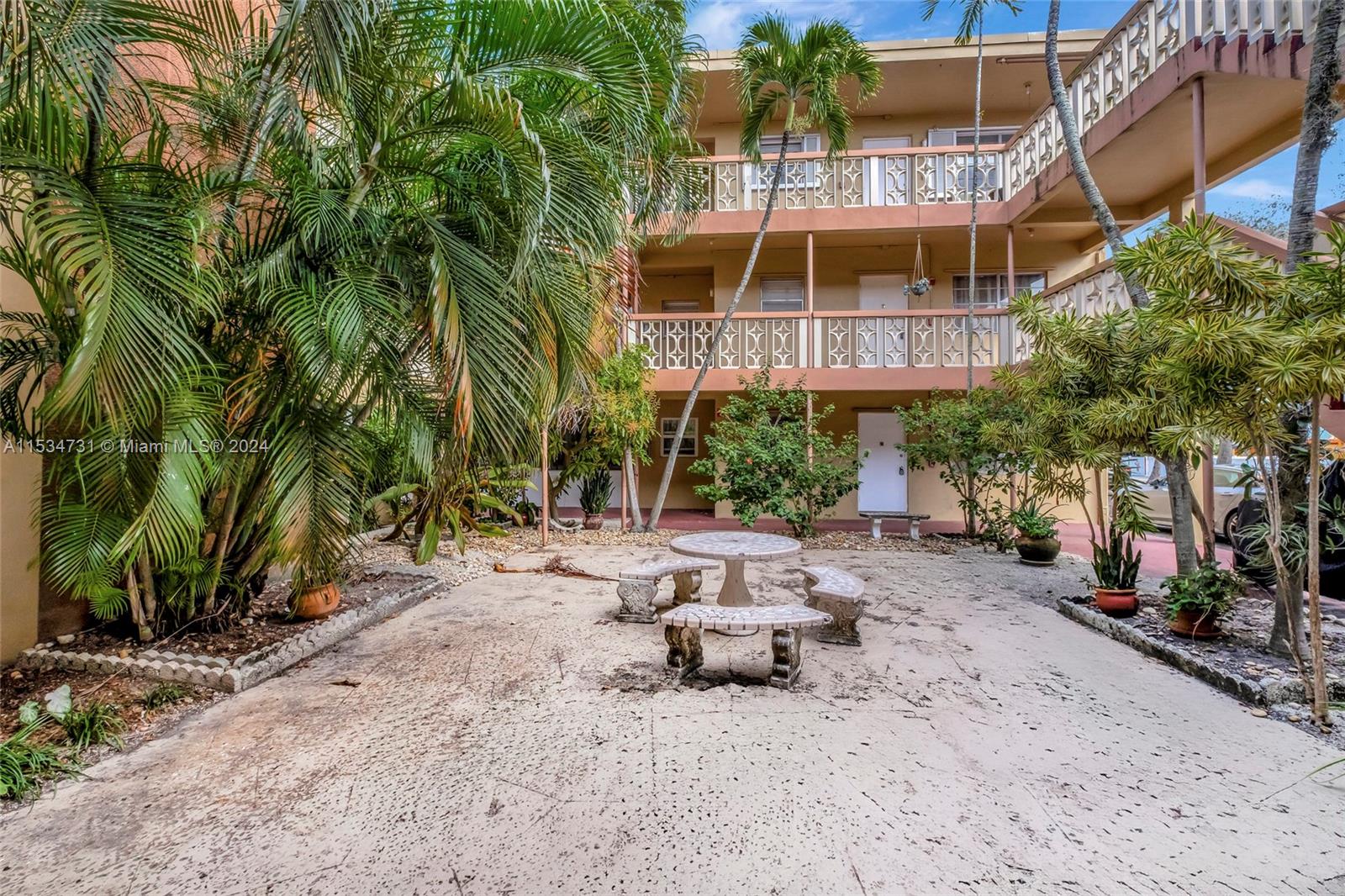 1943 Monroe St 310D, Hollywood, Florida 33020, 2 Bedrooms Bedrooms, ,1 BathroomBathrooms,Residential,For Sale,1943 Monroe St 310D,A11534731