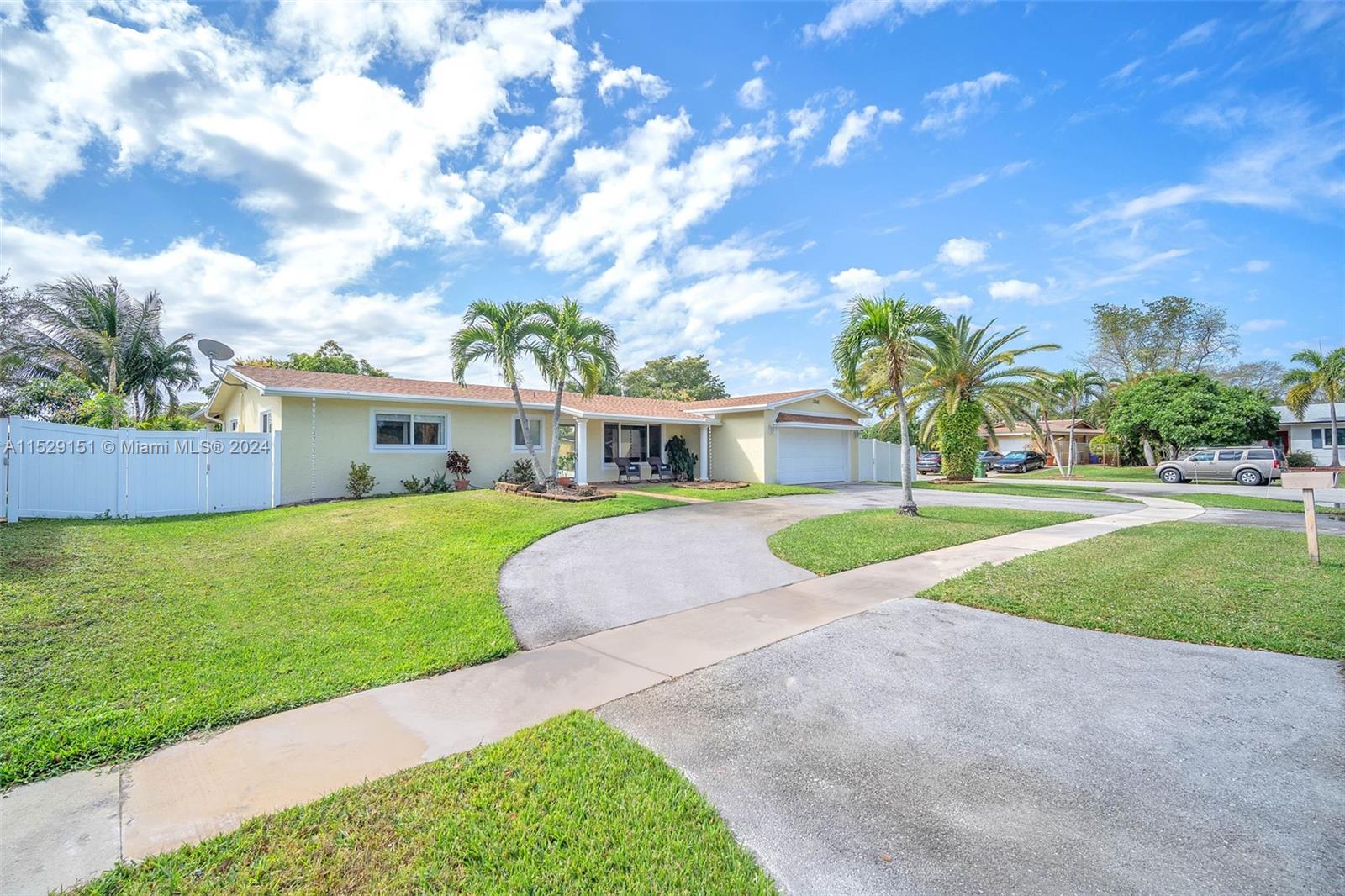 11040 21st St, Pembroke Pines, FL, 33026 United States, 3 Bedrooms Bedrooms, ,2 BathroomsBathrooms,Residential,For Sale,21st St,A11529151