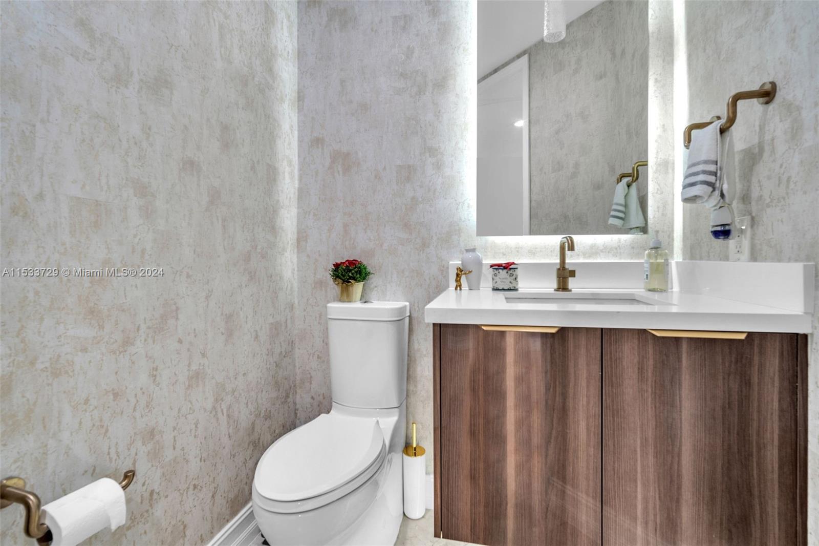 3226 NE 211th Ter, Aventura, Florida 33180, 4 Bedrooms Bedrooms, ,3 BathroomsBathrooms,Residentiallease,For Rent,3226 NE 211th Ter,A11533729