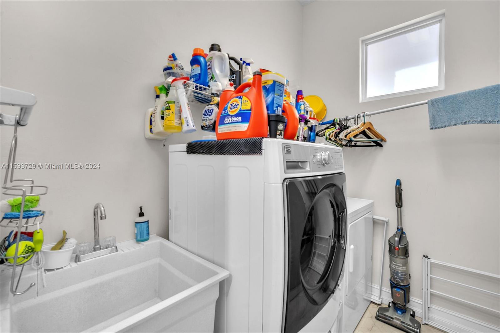 3226 NE 211th Ter, Aventura, Florida 33180, 4 Bedrooms Bedrooms, ,3 BathroomsBathrooms,Residentiallease,For Rent,3226 NE 211th Ter,A11533729