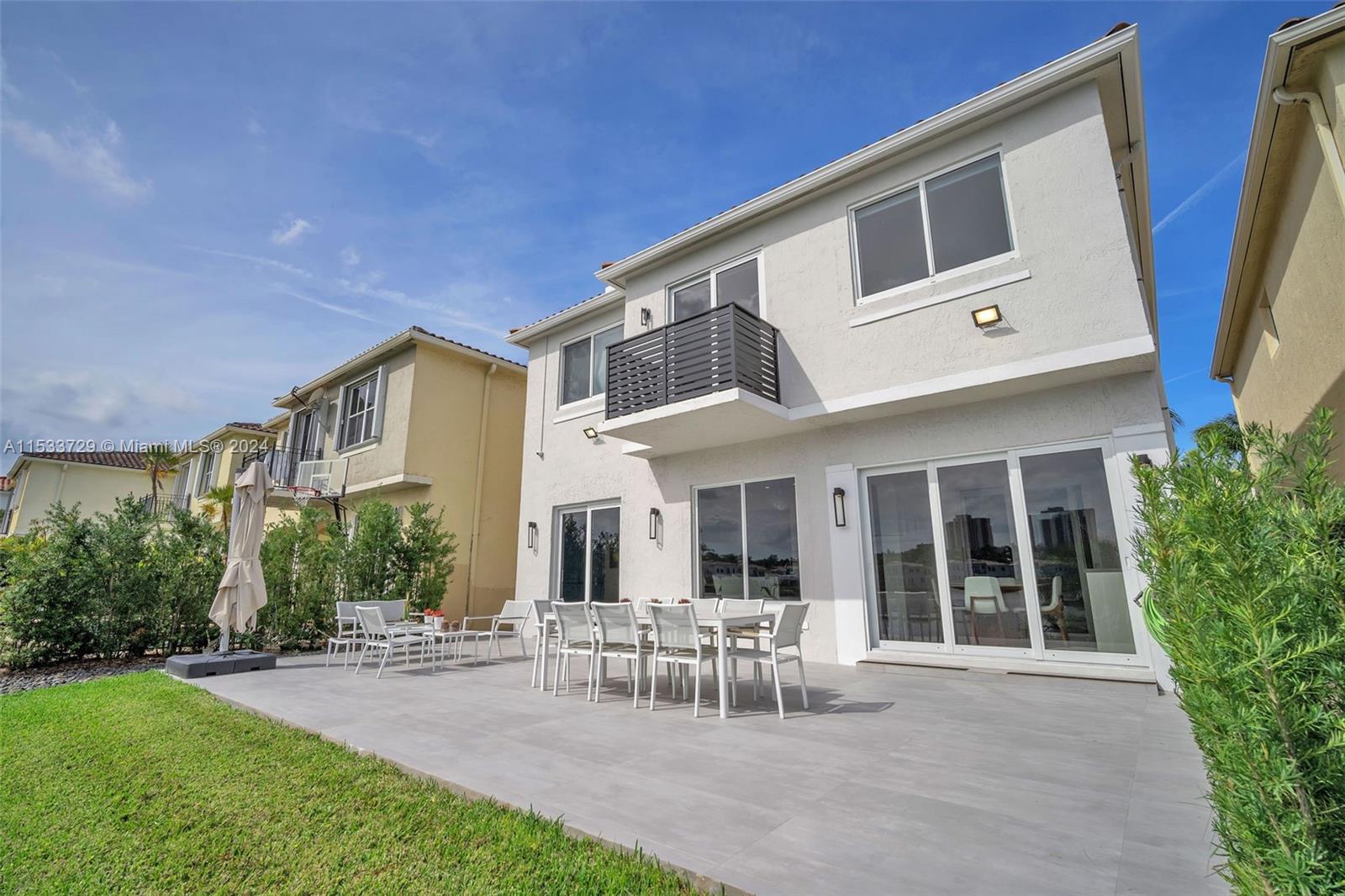 3226 NE 211th Ter, Aventura, Florida 33180, 4 Bedrooms Bedrooms, ,3 BathroomsBathrooms,Residentiallease,For Rent,3226 NE 211th Ter,A11533729