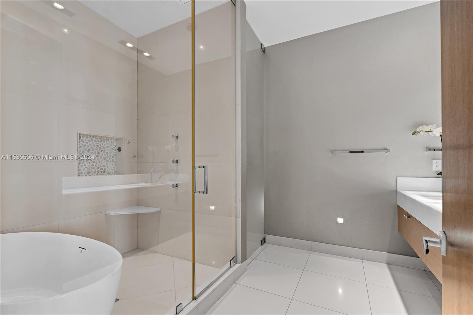 900 Brickell Key Blvd, Miami, FL, 33131 United States, 5 Bedrooms Bedrooms, ,5 BathroomsBathrooms,Residential,For Sale,Brickell Key Blvd,A11536506