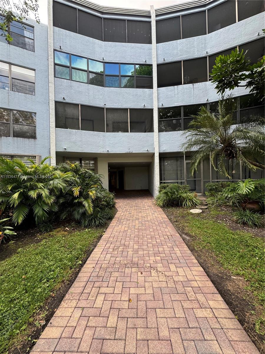 10852 N Kendall Dr 418, Miami, Florida 33176, 2 Bedrooms Bedrooms, ,2 BathroomsBathrooms,Residential,For Sale,10852 N Kendall Dr 418,A11536477