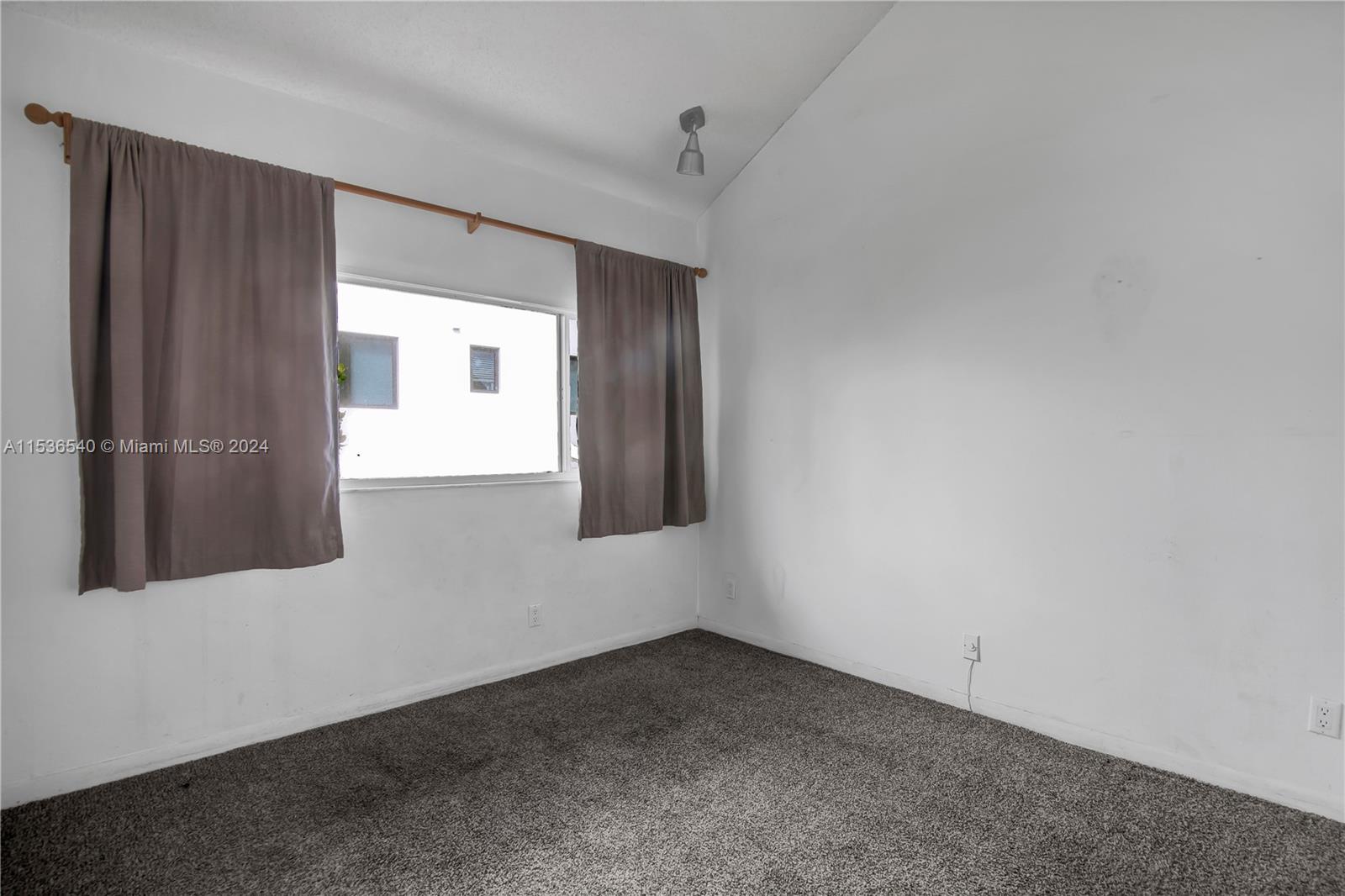 319 Walnut St 319, Hollywood, Florida 33019, 3 Bedrooms Bedrooms, ,2 BathroomsBathrooms,Residentiallease,For Rent,319 Walnut St 319,A11536540