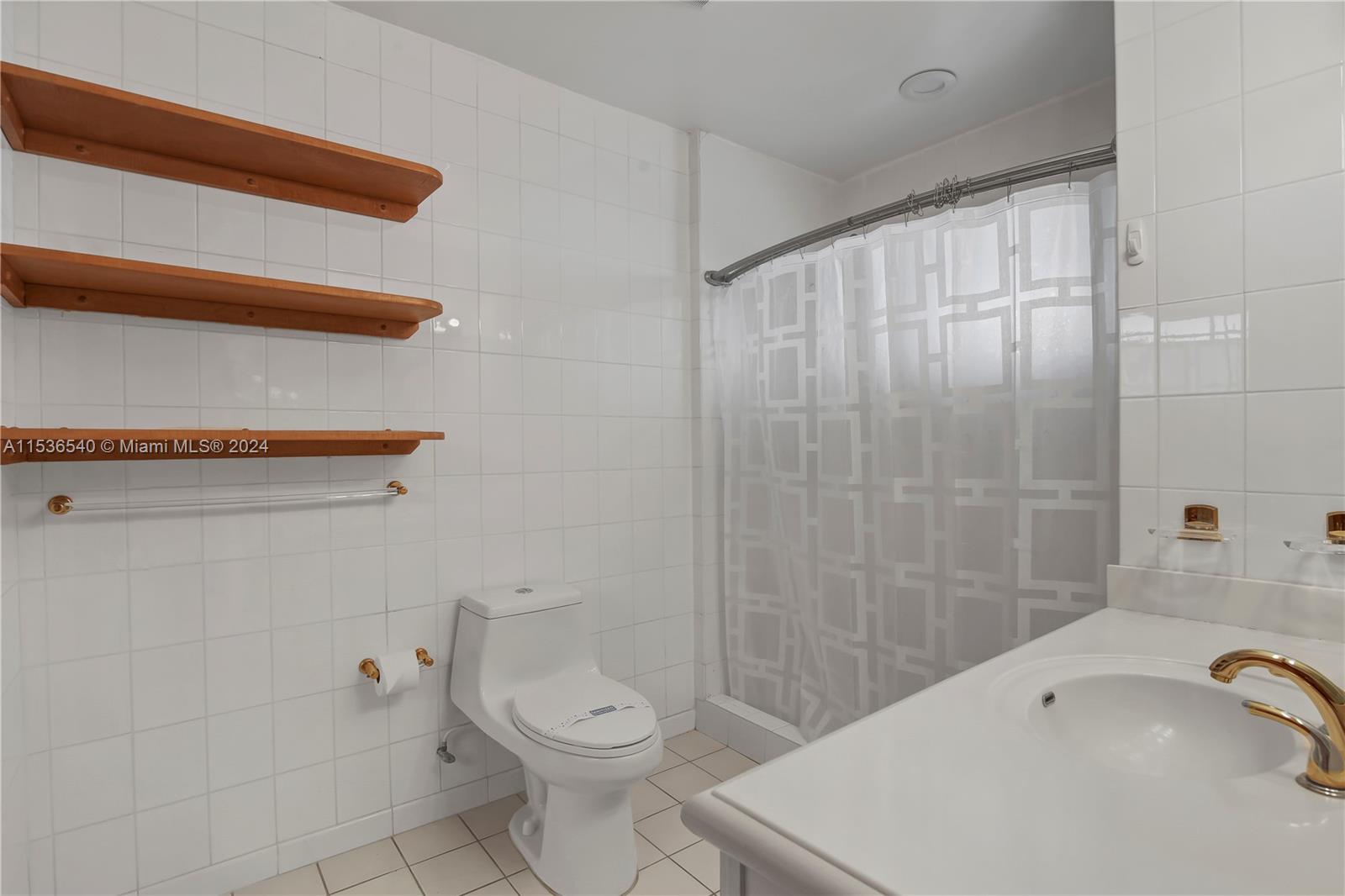 319 Walnut St 319, Hollywood, Florida 33019, 3 Bedrooms Bedrooms, ,2 BathroomsBathrooms,Residentiallease,For Rent,319 Walnut St 319,A11536540