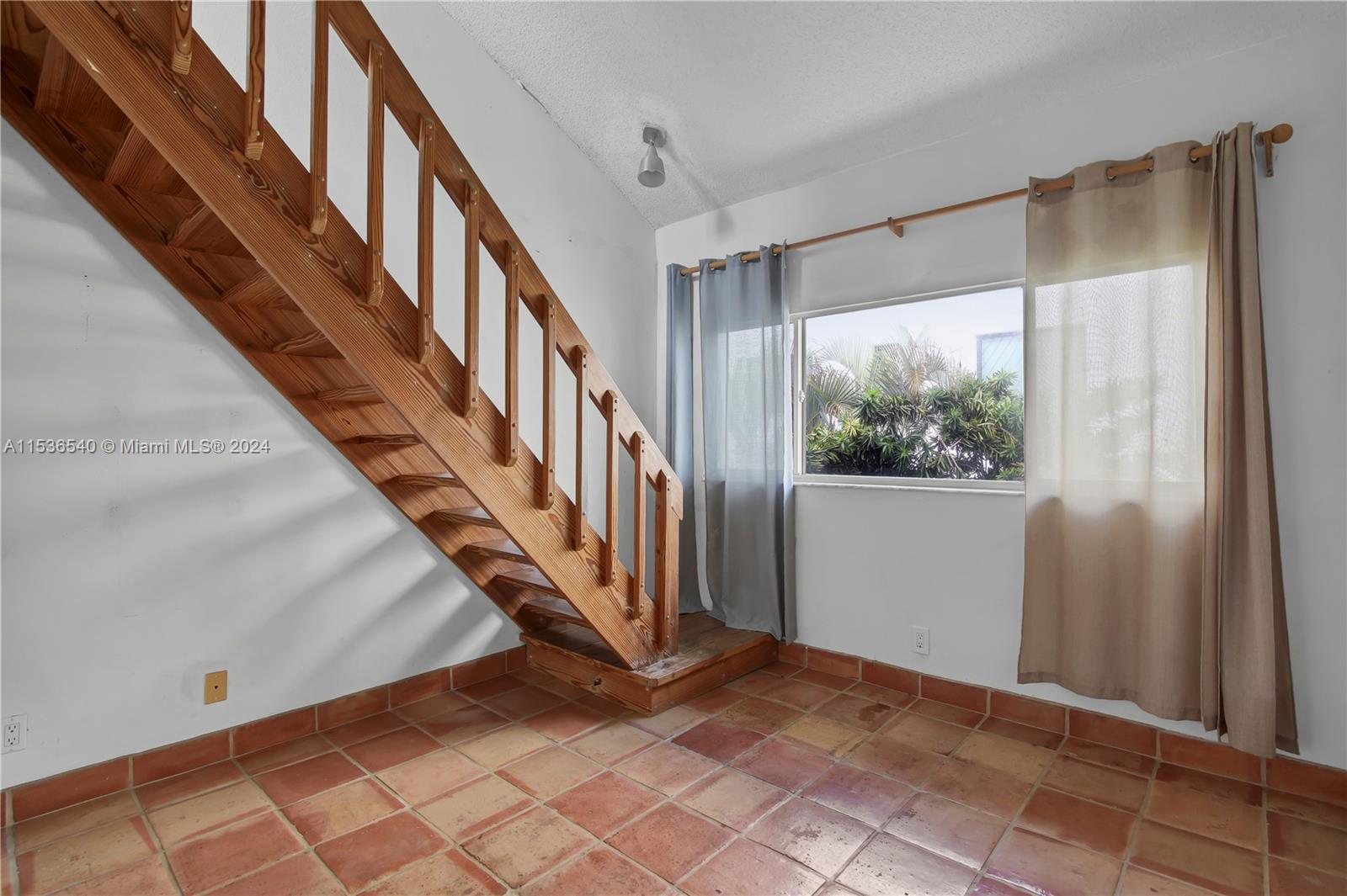 319 Walnut St 319, Hollywood, Florida 33019, 3 Bedrooms Bedrooms, ,2 BathroomsBathrooms,Residentiallease,For Rent,319 Walnut St 319,A11536540