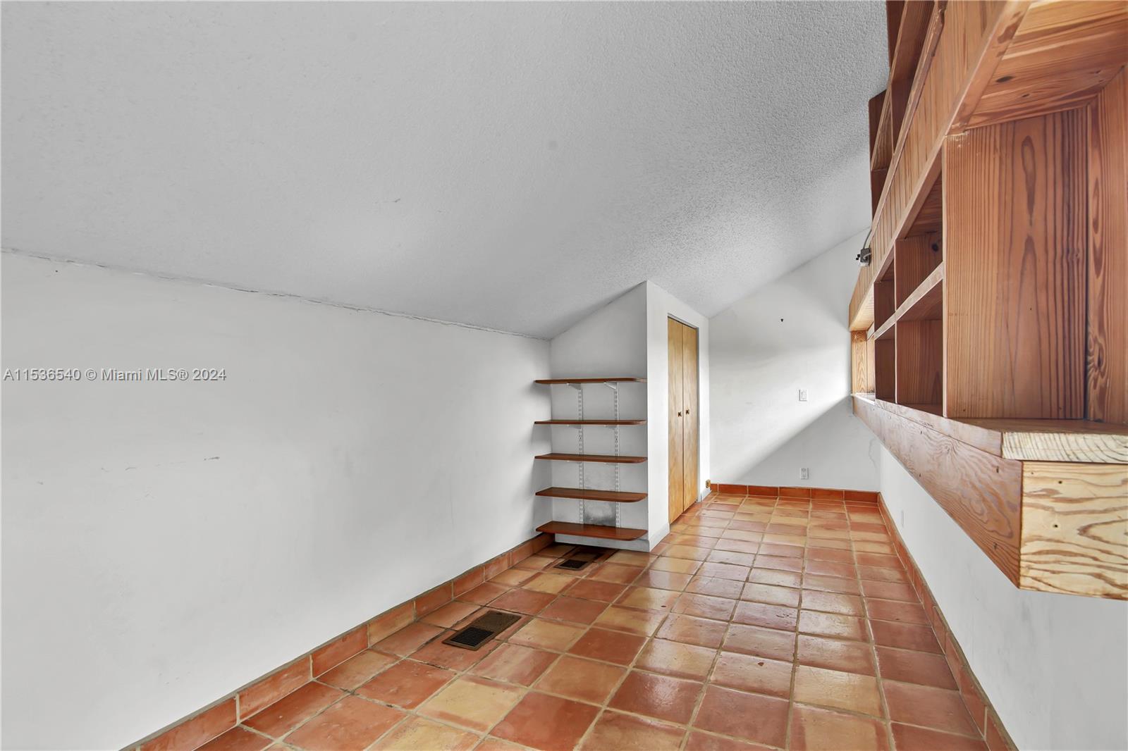 319 Walnut St 319, Hollywood, Florida 33019, 3 Bedrooms Bedrooms, ,2 BathroomsBathrooms,Residentiallease,For Rent,319 Walnut St 319,A11536540