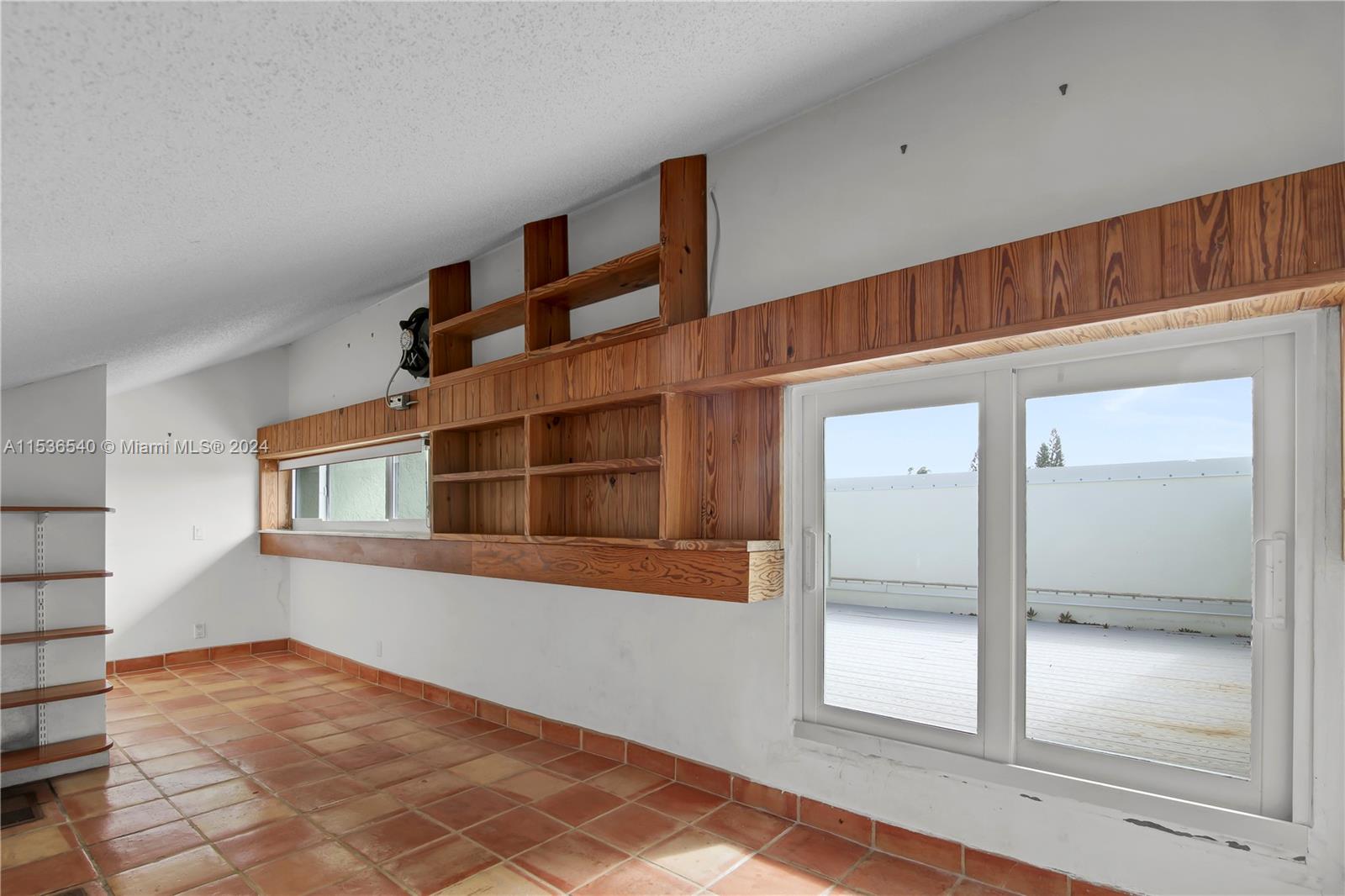 319 Walnut St 319, Hollywood, Florida 33019, 3 Bedrooms Bedrooms, ,2 BathroomsBathrooms,Residentiallease,For Rent,319 Walnut St 319,A11536540