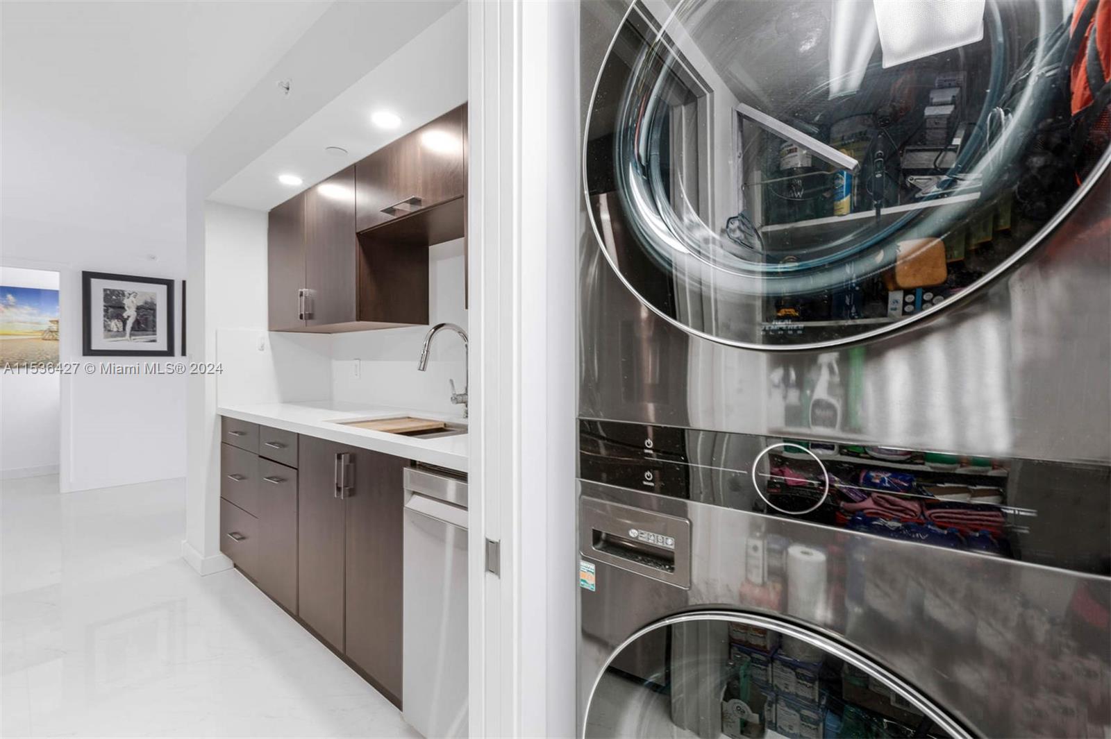 6917 Collins Ave 906, Miami Beach, Florida 33141, 1 Bedroom Bedrooms, ,1 BathroomBathrooms,Residentiallease,For Rent,6917 Collins Ave 906,A11536427