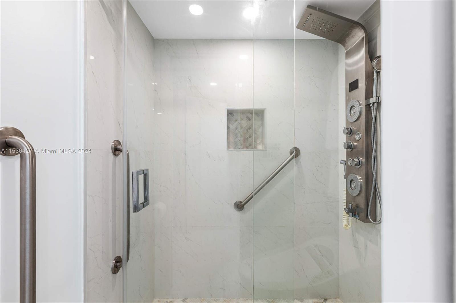 6917 Collins Ave 906, Miami Beach, Florida 33141, 1 Bedroom Bedrooms, ,1 BathroomBathrooms,Residentiallease,For Rent,6917 Collins Ave 906,A11536427