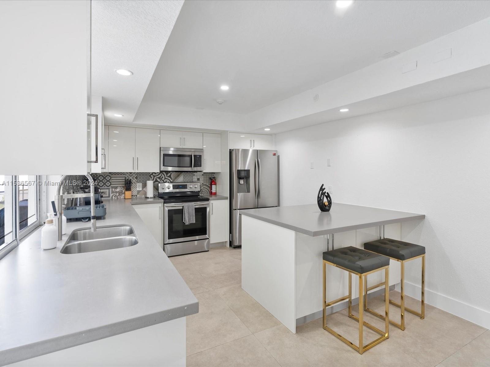 3721 N 55th Ave, Hollywood, Florida 33021, 5 Bedrooms Bedrooms, ,2 BathroomsBathrooms,Residentiallease,For Rent,3721 N 55th Ave,A11536567