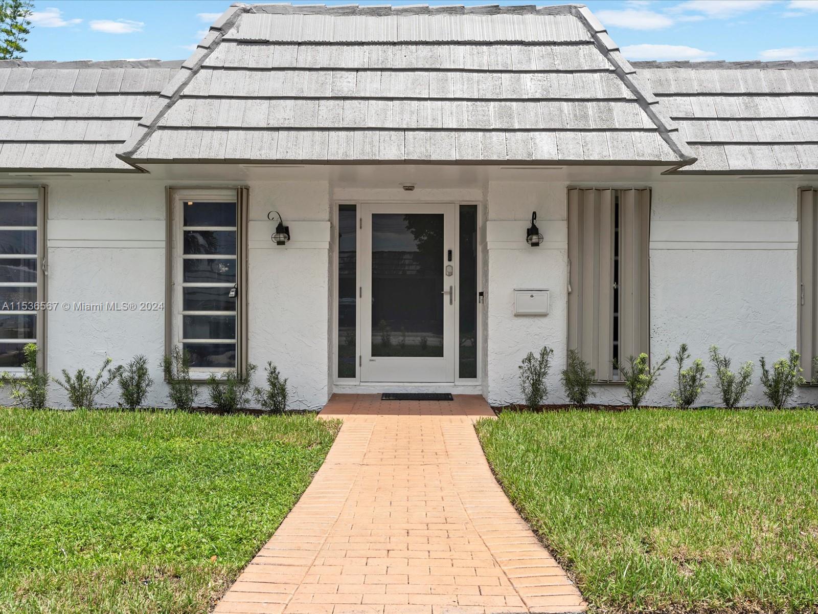 3721 N 55th Ave, Hollywood, Florida 33021, 5 Bedrooms Bedrooms, ,2 BathroomsBathrooms,Residentiallease,For Rent,3721 N 55th Ave,A11536567