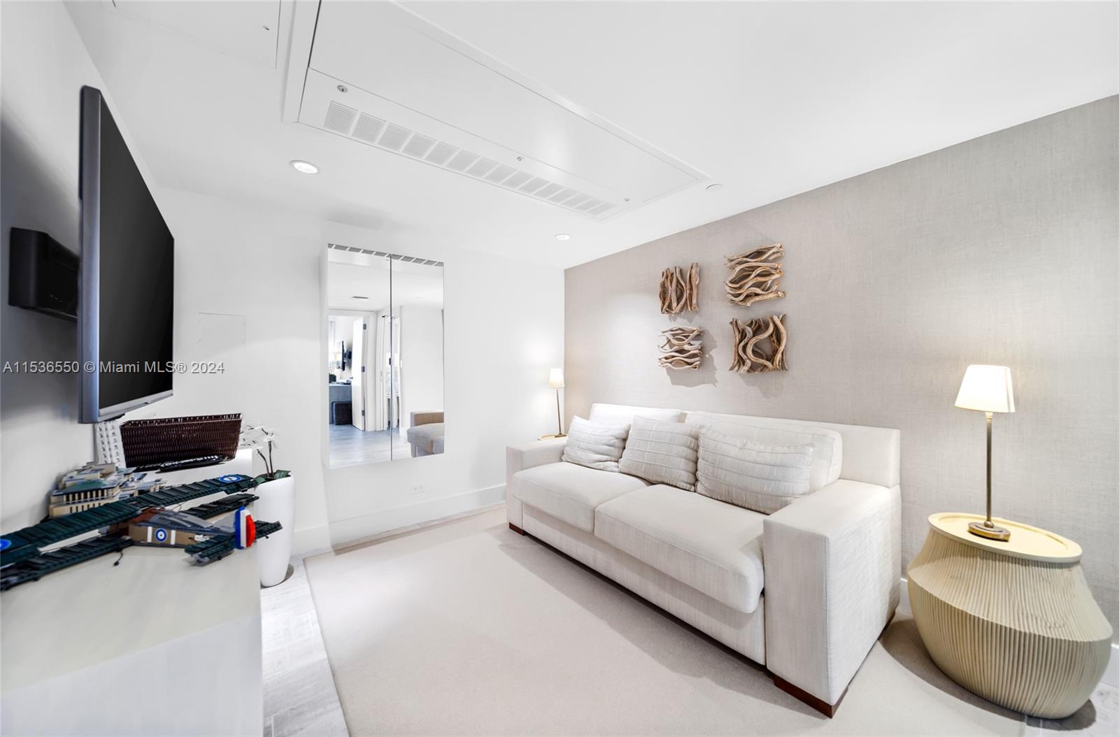 102 24th St 1508, Miami Beach, Florida 33139, 3 Bedrooms Bedrooms, ,3 BathroomsBathrooms,Residential,For Sale,102 24th St 1508,A11536550