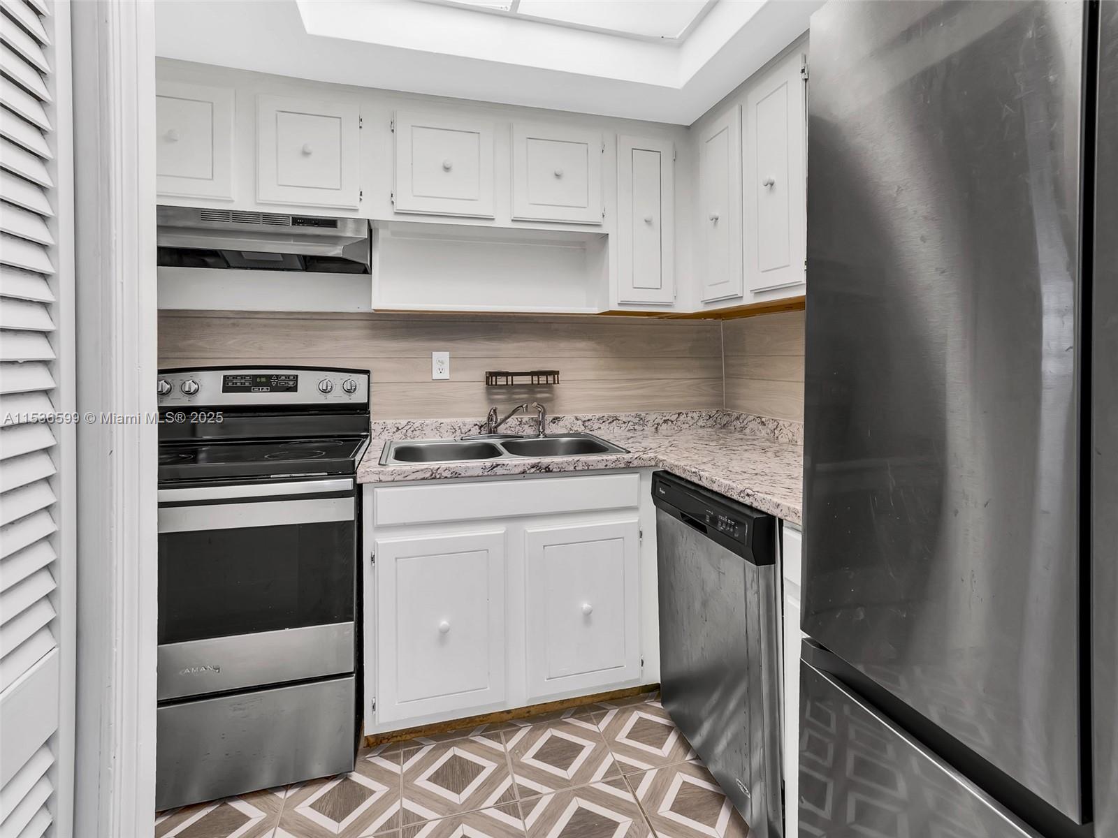 1535 SE 15th St 202, Fort Lauderdale, Florida 33316, 1 Bedroom Bedrooms, ,1 BathroomBathrooms,Residential,For Sale,1535 SE 15th St 202,A11536599