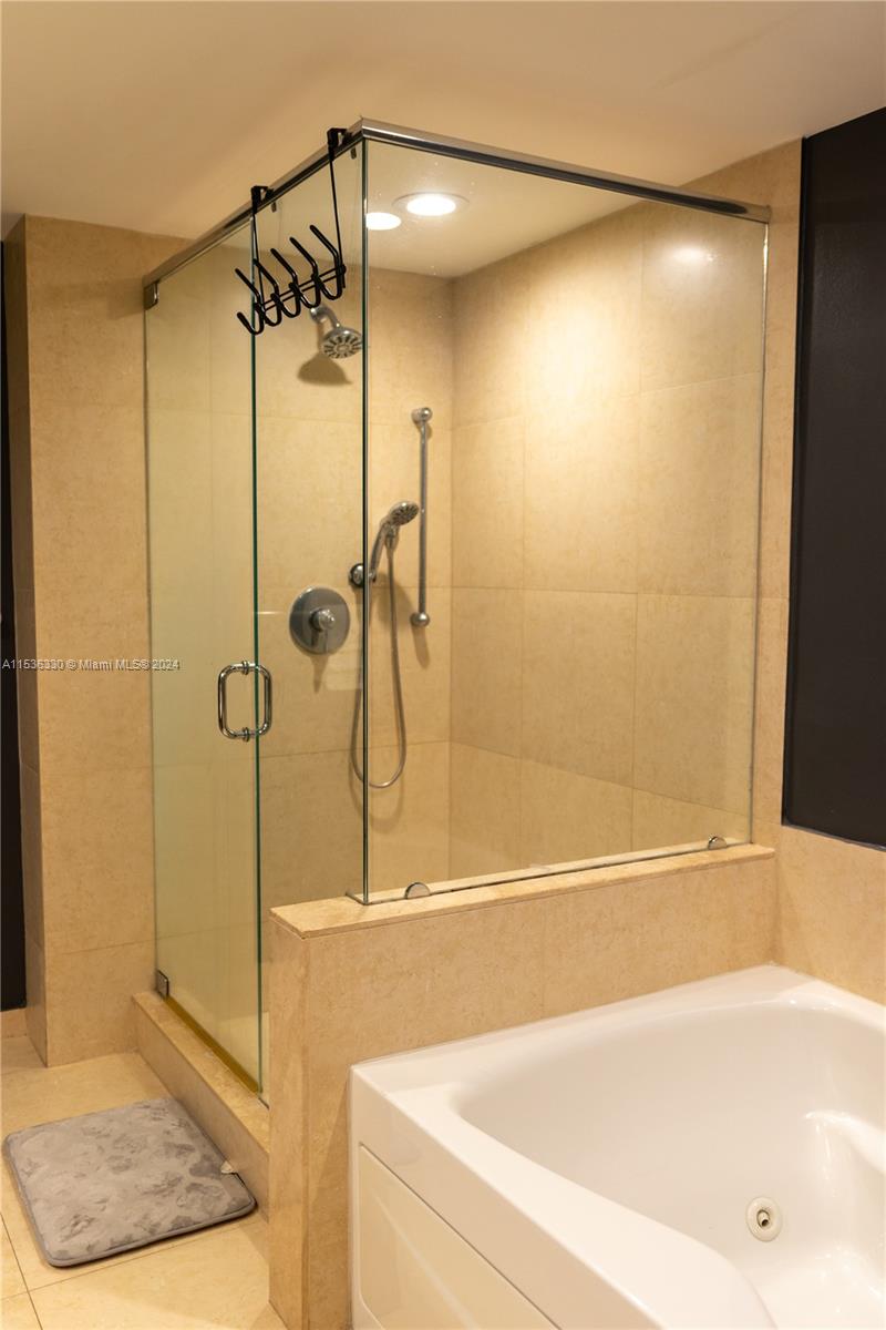 50 Biscayne Blvd 2301, Miami, Florida 33132, 2 Bedrooms Bedrooms, ,2 BathroomsBathrooms,Residentiallease,For Rent,50 Biscayne Blvd 2301,A11536330