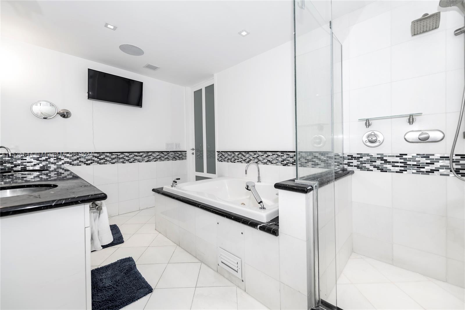 520 West Ave 1101, Miami Beach, Florida 33139, 3 Bedrooms Bedrooms, ,3 BathroomsBathrooms,Residential,For Sale,520 West Ave 1101,A11536544