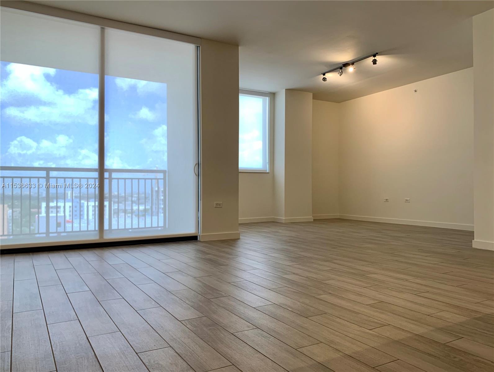 999 SW 1st Ave 1606, Miami, Florida 33130, 2 Bedrooms Bedrooms, ,2 BathroomsBathrooms,Residentiallease,For Rent,999 SW 1st Ave 1606,A11536633