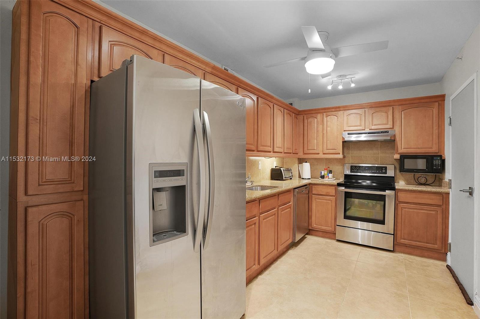 90 Edgewater Dr 418, Coral Gables, Florida 33133, 1 Bedroom Bedrooms, ,1 BathroomBathrooms,Residential,For Sale,90 Edgewater Dr 418,A11532173