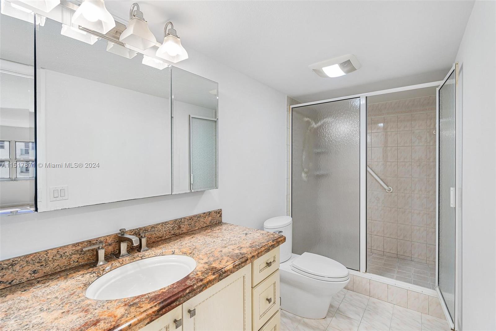 Primary Bedroom En Suite Bathroom