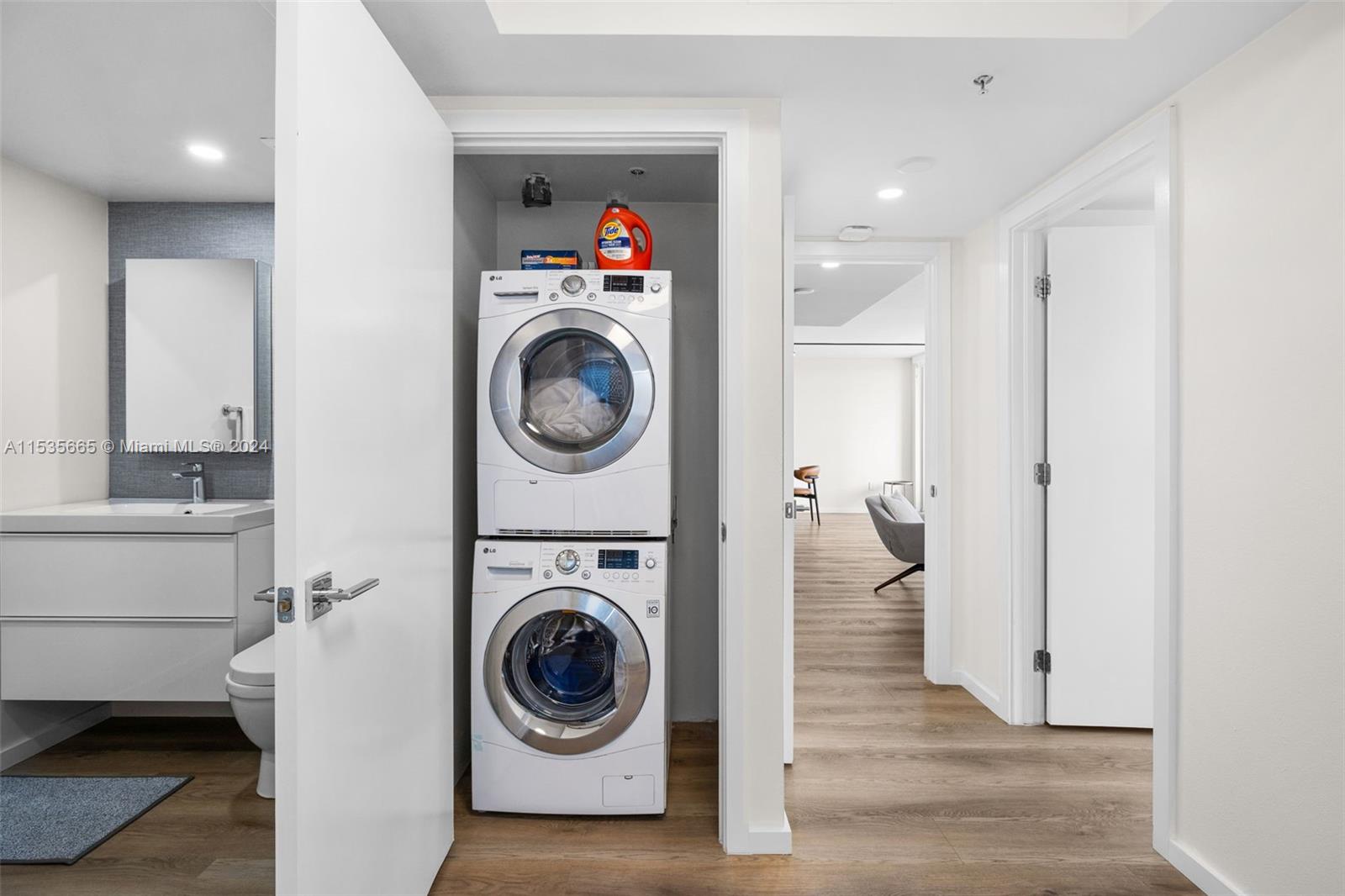 1800 Sunset Harbour Dr 1807, Miami Beach, Florida 33139, 2 Bedrooms Bedrooms, ,2 BathroomsBathrooms,Residentiallease,For Rent,1800 Sunset Harbour Dr 1807,A11535665