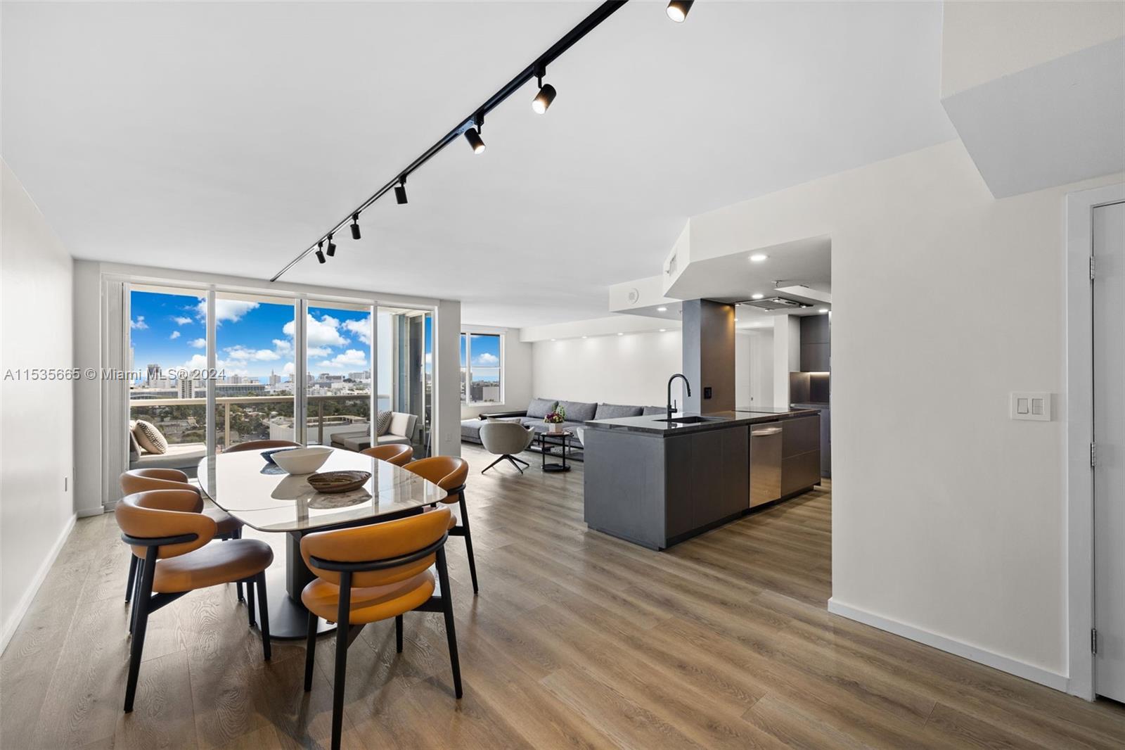 1800 Sunset Harbour Dr 1807, Miami Beach, Florida 33139, 2 Bedrooms Bedrooms, ,2 BathroomsBathrooms,Residentiallease,For Rent,1800 Sunset Harbour Dr 1807,A11535665