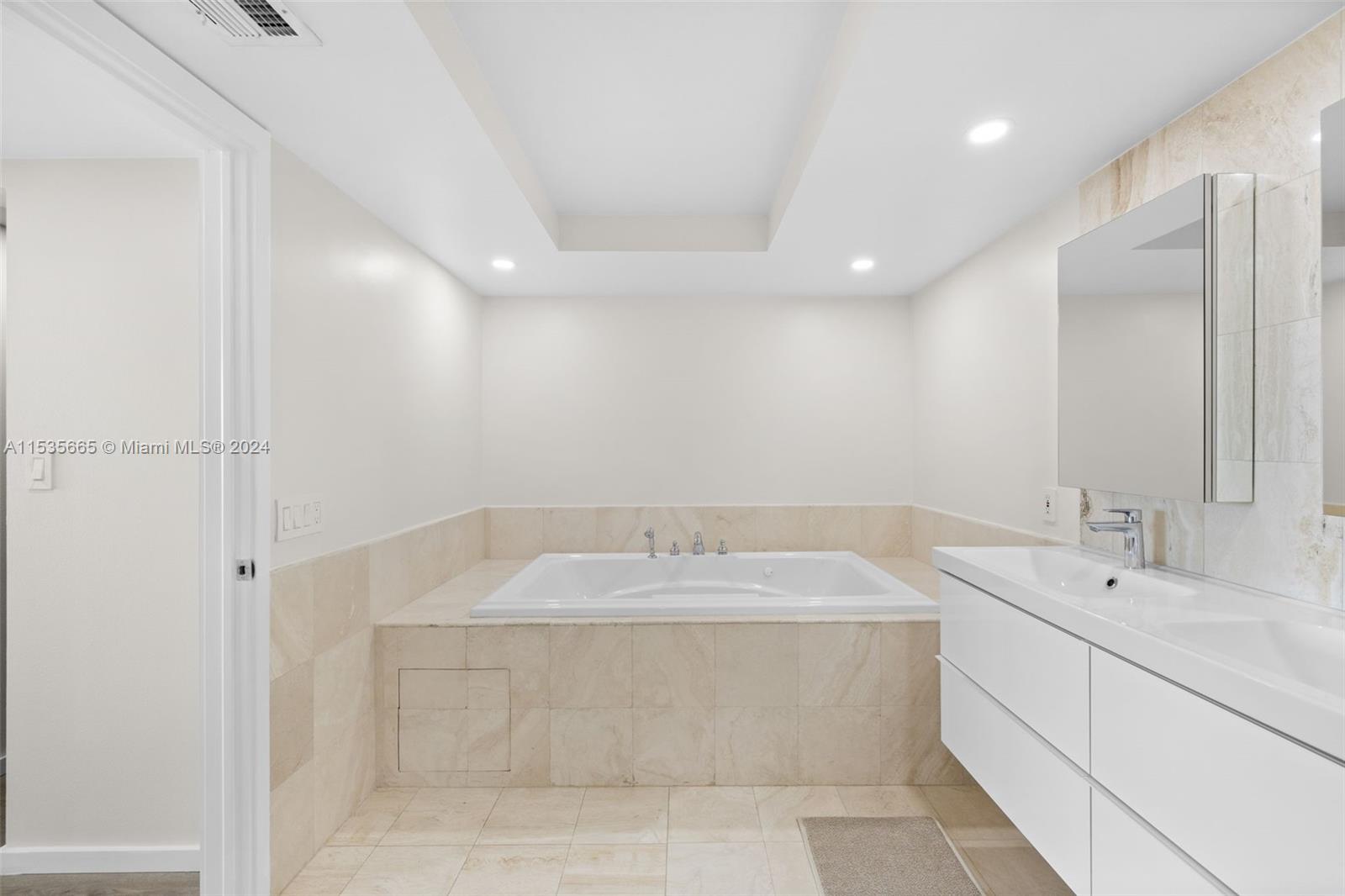 1800 Sunset Harbour Dr 1807, Miami Beach, Florida 33139, 2 Bedrooms Bedrooms, ,2 BathroomsBathrooms,Residentiallease,For Rent,1800 Sunset Harbour Dr 1807,A11535665