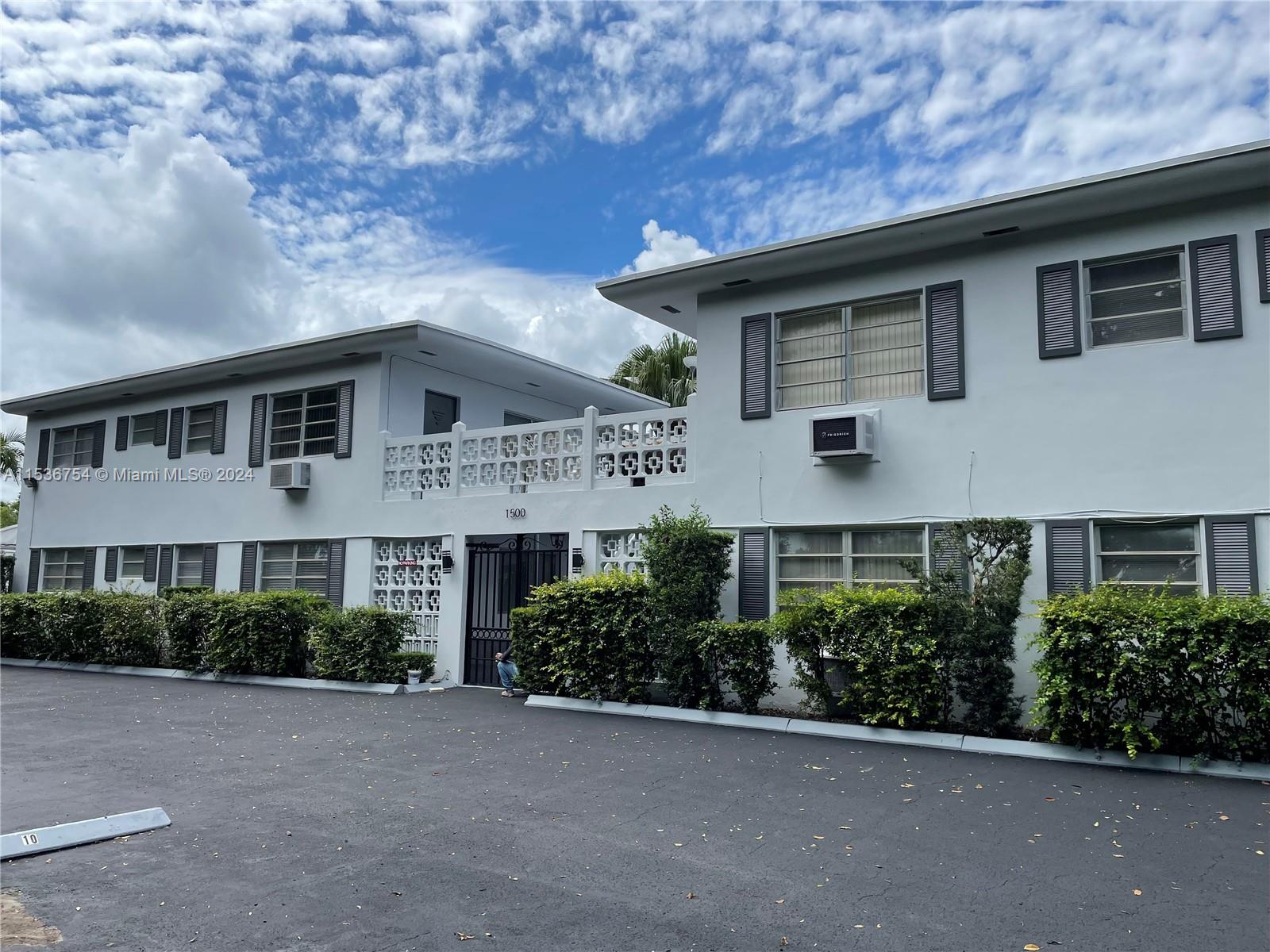 1500 S 20th Ave #1-4 For Sale A11536754, FL