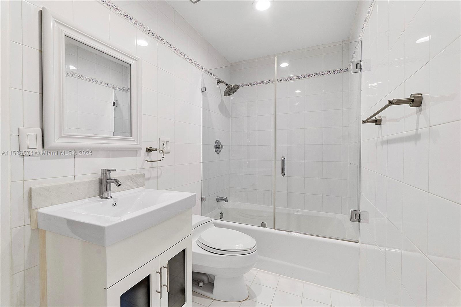 7125 Lago Dr, Coral Gables, FL, 33143 United States, 5 Bedrooms Bedrooms, ,6 BathroomsBathrooms,Residential,For Sale,Lago Dr,A11536574