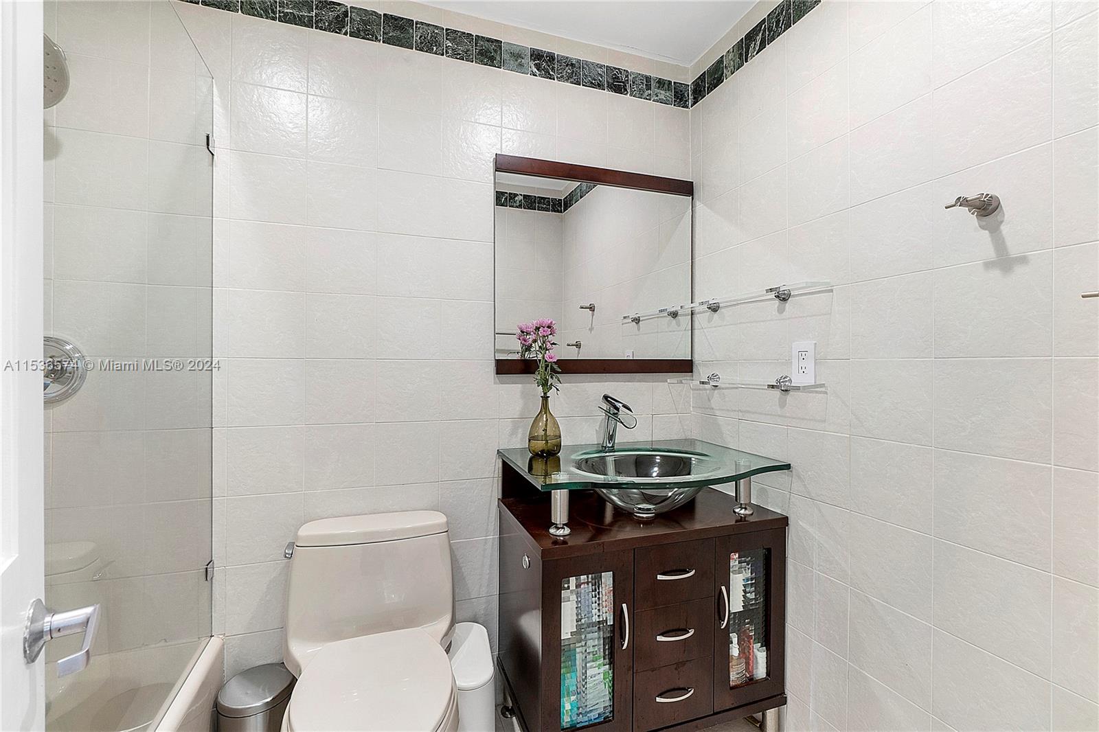 7125 Lago Dr, Coral Gables, FL, 33143 United States, 5 Bedrooms Bedrooms, ,6 BathroomsBathrooms,Residential,For Sale,Lago Dr,A11536574