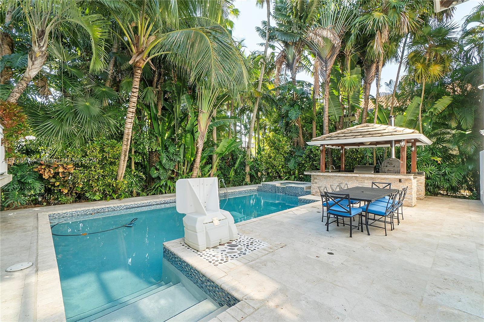 7125 Lago Dr, Coral Gables, FL, 33143 United States, 5 Bedrooms Bedrooms, ,6 BathroomsBathrooms,Residential,For Sale,Lago Dr,A11536574