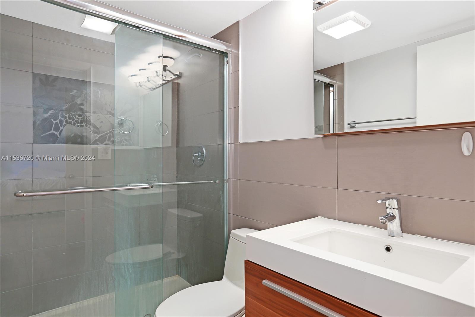 4301 Collins Ave 410, Miami Beach, Florida 33140, 2 Bedrooms Bedrooms, ,2 BathroomsBathrooms,Residentiallease,For Rent,4301 Collins Ave 410,A11536720