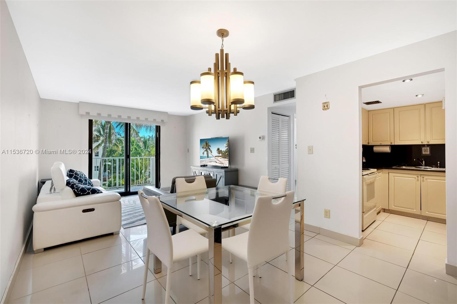 4301 Collins Ave 410, Miami Beach, Florida 33140, 2 Bedrooms Bedrooms, ,2 BathroomsBathrooms,Residentiallease,For Rent,4301 Collins Ave 410,A11536720