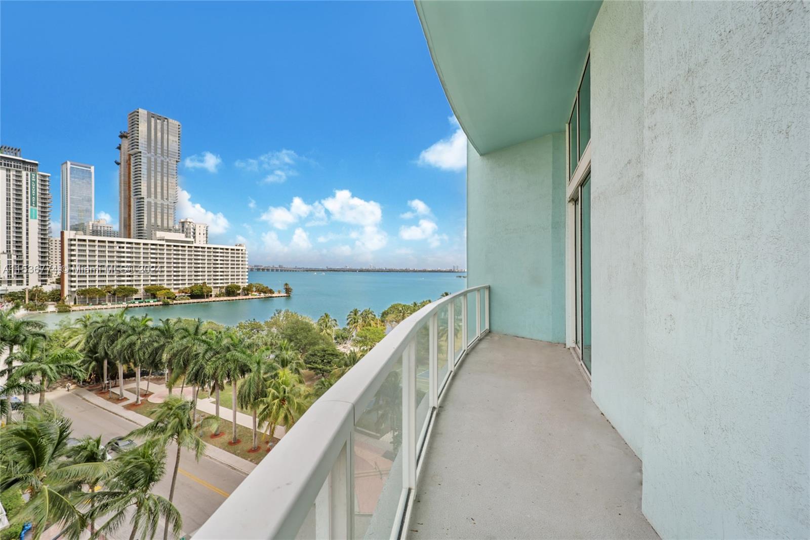 Awesome views and space in these 2 bedrooms with 14 ft celling height.  Located in one of the coolest buildings in Miami. Right next to the Venetian causeway and in front of a park you will enjoy two pools, gym, sauna and easy access to the entire city of Miami. A must see!