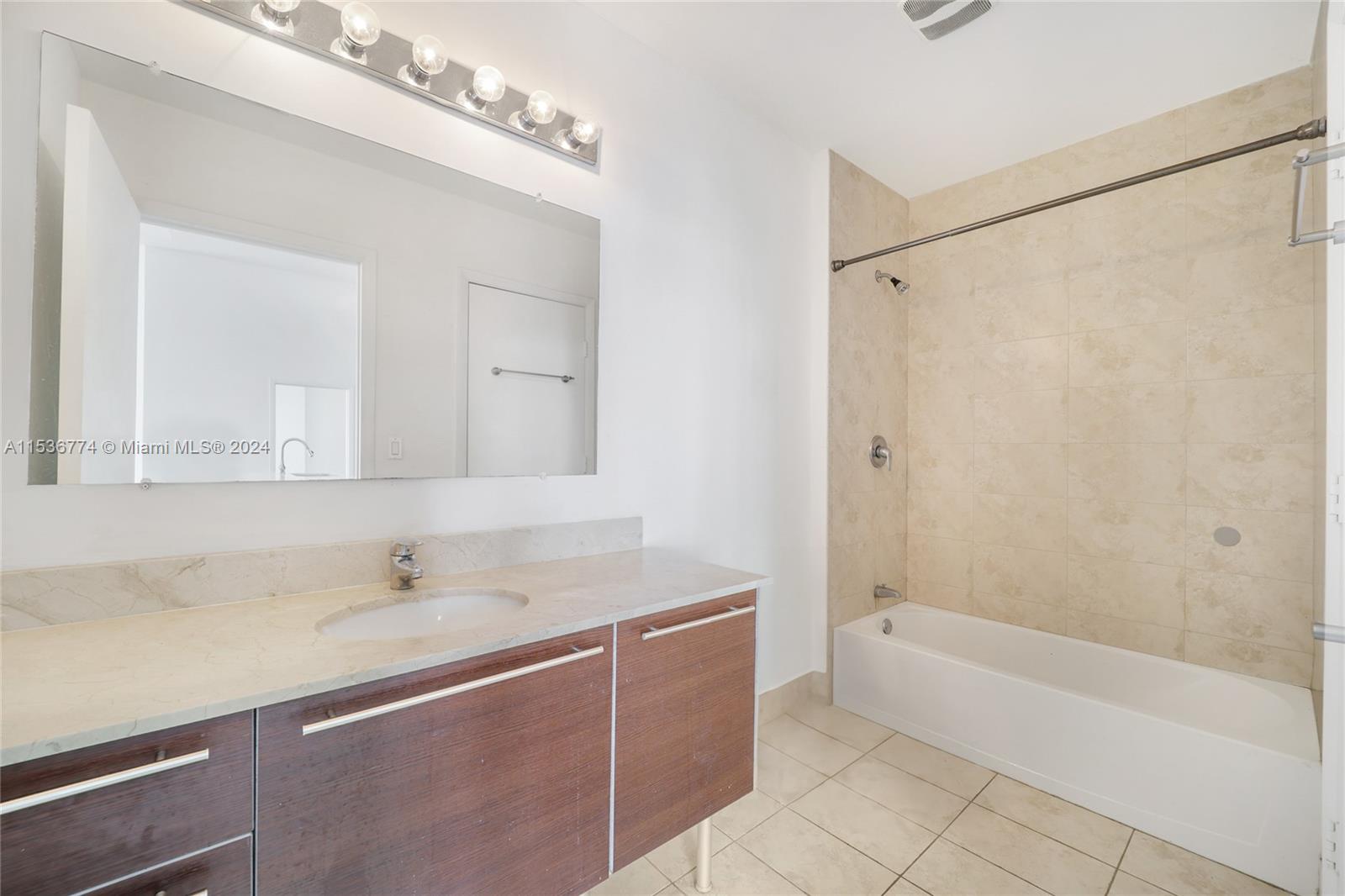 1900 N Bayshore Dr 909, Miami, Florida 33132, 2 Bedrooms Bedrooms, ,2 BathroomsBathrooms,Residential,For Sale,1900 N Bayshore Dr 909,A11536774