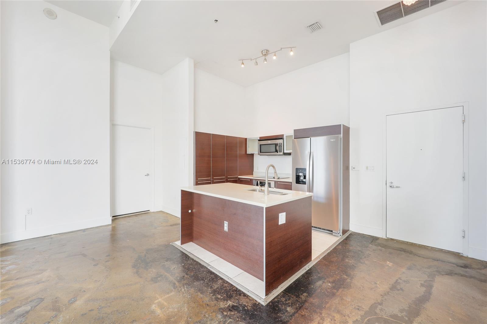 1900 N Bayshore Dr 909, Miami, Florida 33132, 2 Bedrooms Bedrooms, ,2 BathroomsBathrooms,Residential,For Sale,1900 N Bayshore Dr 909,A11536774