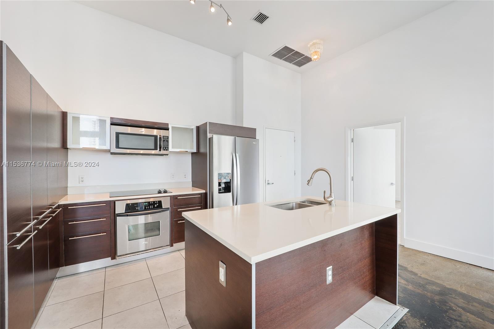 1900 N Bayshore Dr 909, Miami, Florida 33132, 2 Bedrooms Bedrooms, ,2 BathroomsBathrooms,Residential,For Sale,1900 N Bayshore Dr 909,A11536774