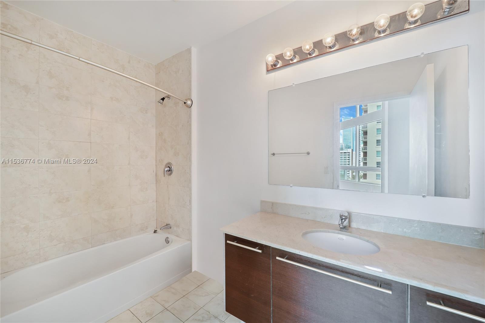 1900 N Bayshore Dr 909, Miami, Florida 33132, 2 Bedrooms Bedrooms, ,2 BathroomsBathrooms,Residential,For Sale,1900 N Bayshore Dr 909,A11536774