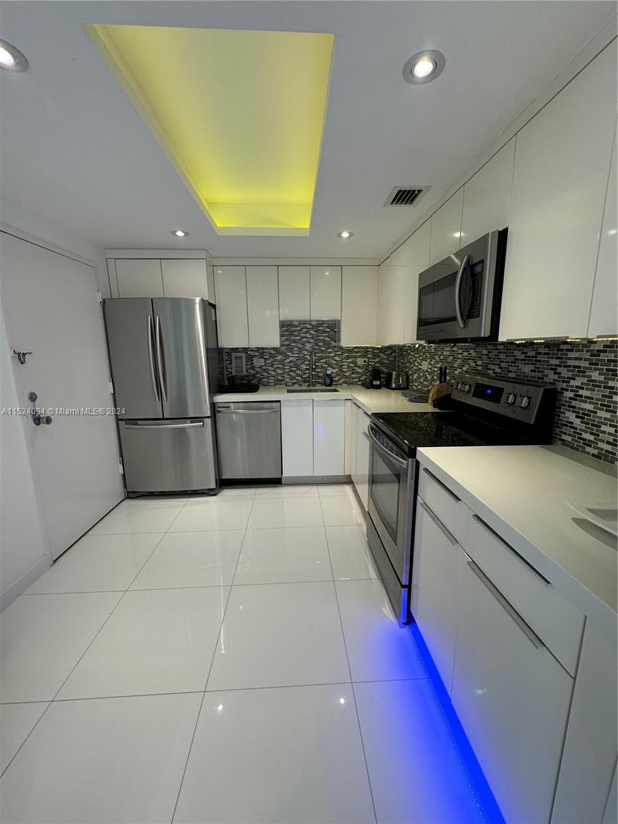 5555 Collins Ave 9Y, Miami Beach, Florida 33140, 2 Bedrooms Bedrooms, ,2 BathroomsBathrooms,Residentiallease,For Rent,5555 Collins Ave 9Y,A11524094