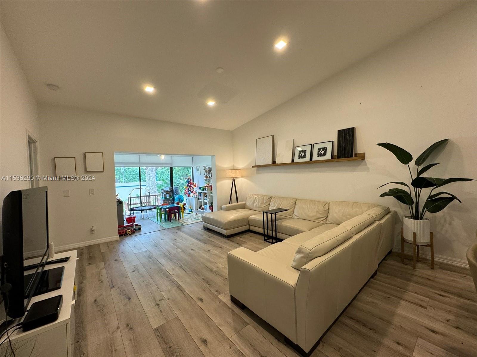 21220 Harbor Way, Aventura, FL, 33180 United States, 3 Bedrooms Bedrooms, ,2 BathroomsBathrooms,Residential,For Sale,Harbor Way,A11536290