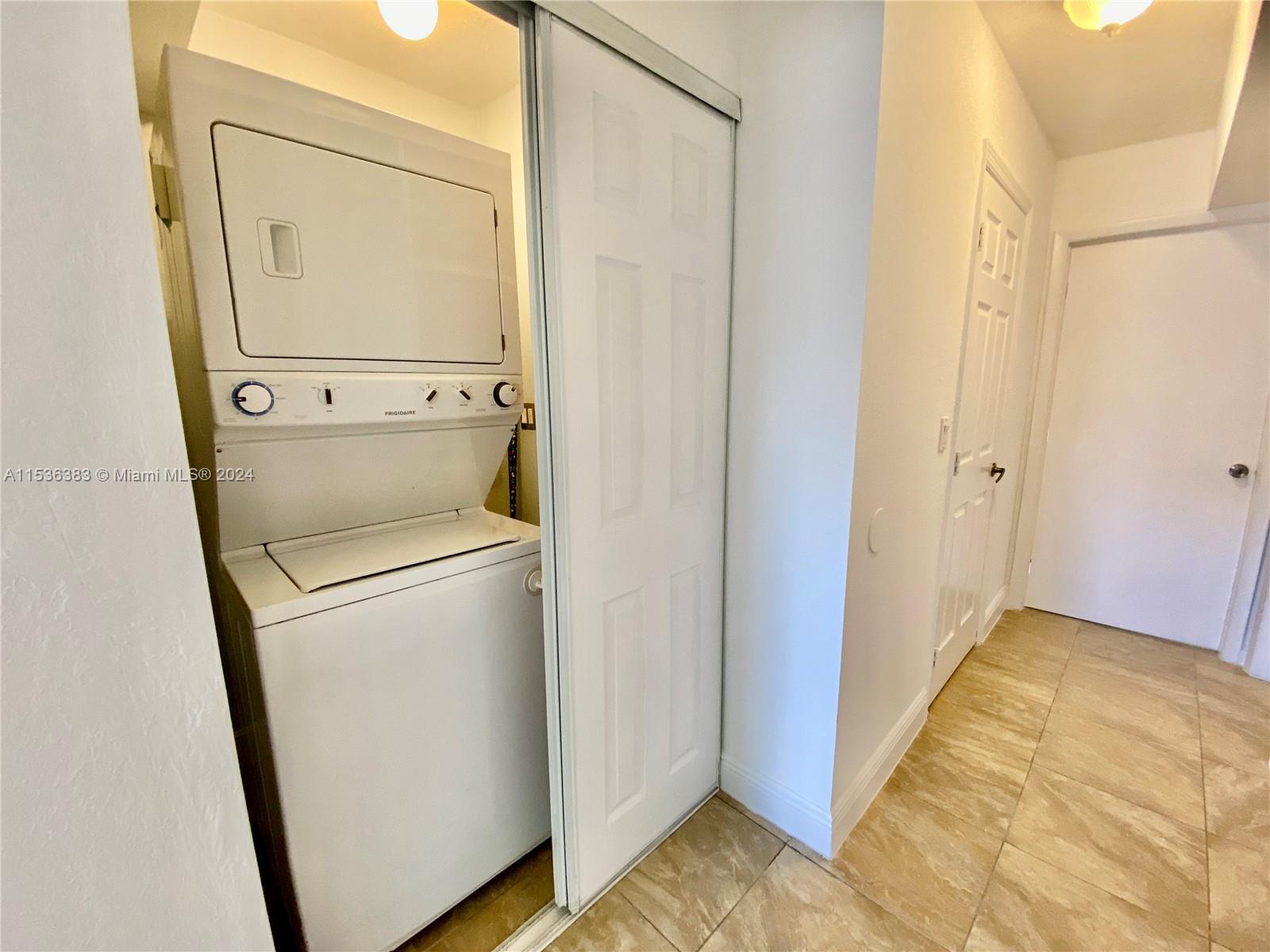 867 NW 17th Pl Back, Miami, Florida 33125, 2 Bedrooms Bedrooms, ,1 BathroomBathrooms,Residentiallease,For Rent,867 NW 17th Pl Back,A11536383