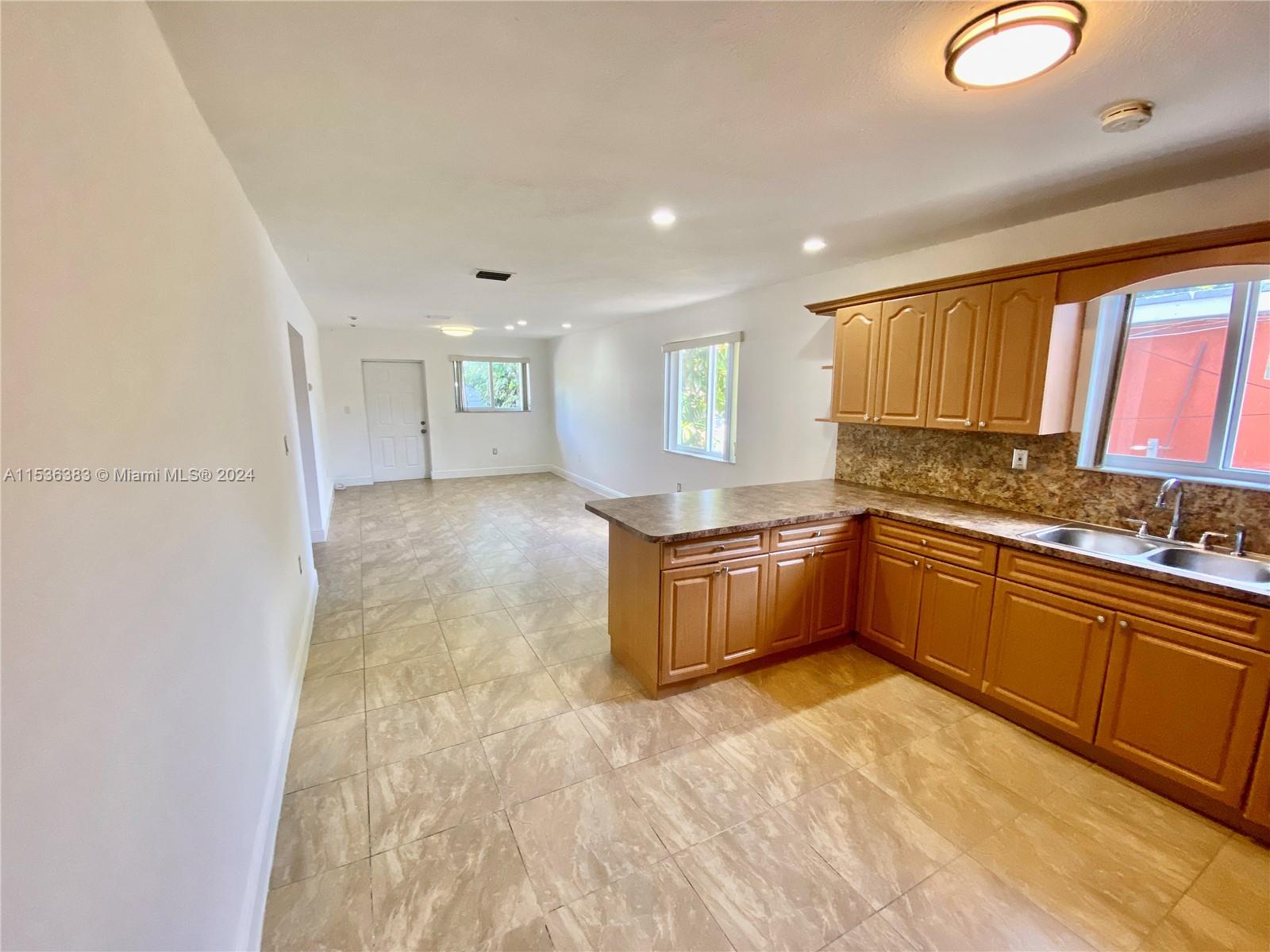 867 NW 17th Pl Back, Miami, Florida 33125, 2 Bedrooms Bedrooms, ,1 BathroomBathrooms,Residentiallease,For Rent,867 NW 17th Pl Back,A11536383