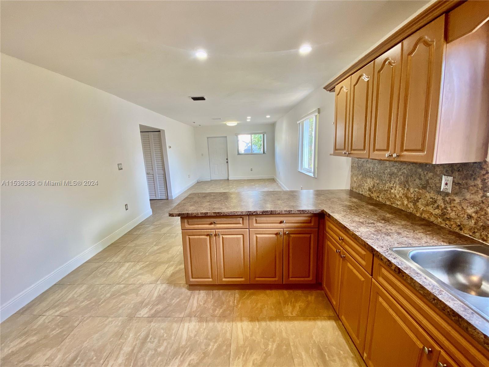 867 NW 17th Pl Back, Miami, Florida 33125, 2 Bedrooms Bedrooms, ,1 BathroomBathrooms,Residentiallease,For Rent,867 NW 17th Pl Back,A11536383