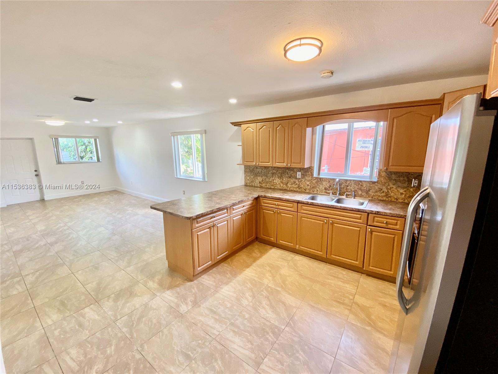 867 NW 17th Pl Back, Miami, Florida 33125, 2 Bedrooms Bedrooms, ,1 BathroomBathrooms,Residentiallease,For Rent,867 NW 17th Pl Back,A11536383