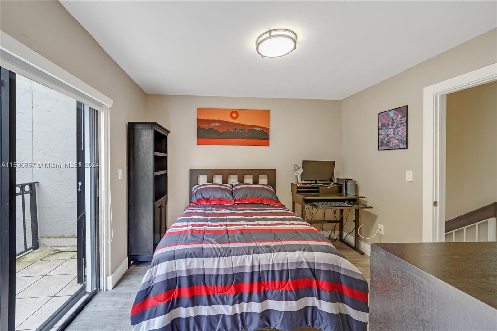 Room w/balcony