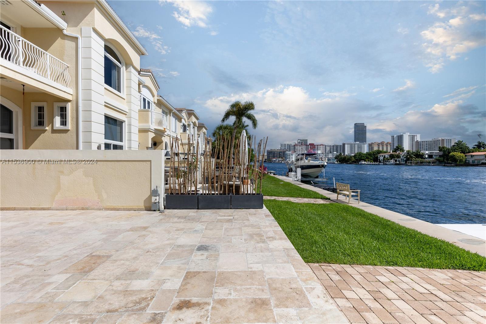 21103 NE 38th Ave 77, Aventura, Florida 33180, 3 Bedrooms Bedrooms, ,3 BathroomsBathrooms,Residentiallease,For Rent,21103 NE 38th Ave 77,A11536900