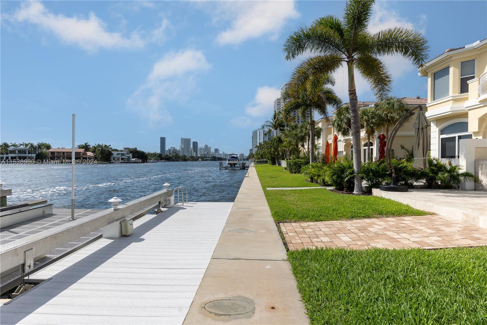 21103 NE 38th Ave 77, Aventura, Florida 33180, 3 Bedrooms Bedrooms, ,3 BathroomsBathrooms,Residentiallease,For Rent,21103 NE 38th Ave 77,A11536900